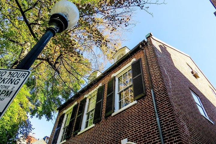 Jackie Kennedy and her children lived in Georgetown at this N. St. home briefly after John’s assassination. 